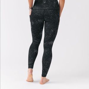 Zyia Light and Tight Reflective 7/8 leggings.  Size 12